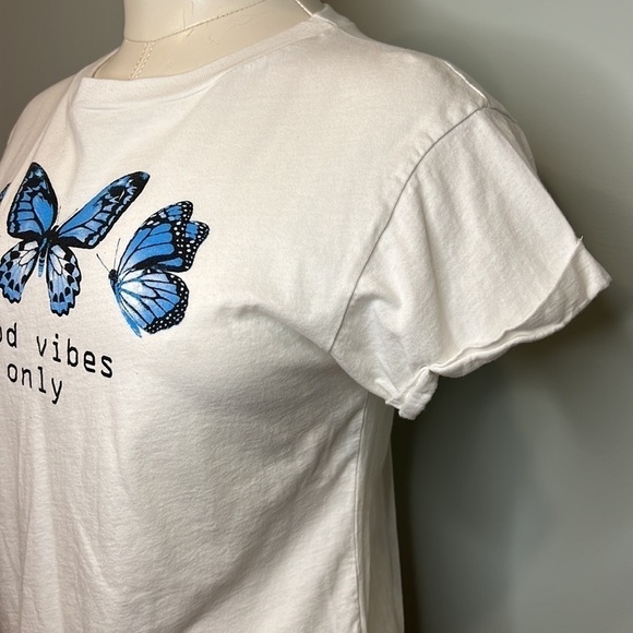 Women’s Cropped Good Vibes Only Blue Butterfly Short Sleeve Top - Picture 4 of 6